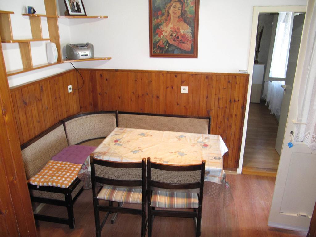 Apartmans And Rooms Dunjini Dvori Корчула Номер фото