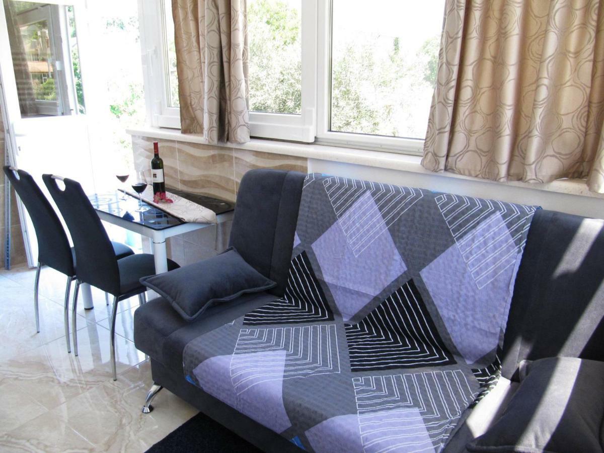Apartmans And Rooms Dunjini Dvori Корчула Экстерьер фото