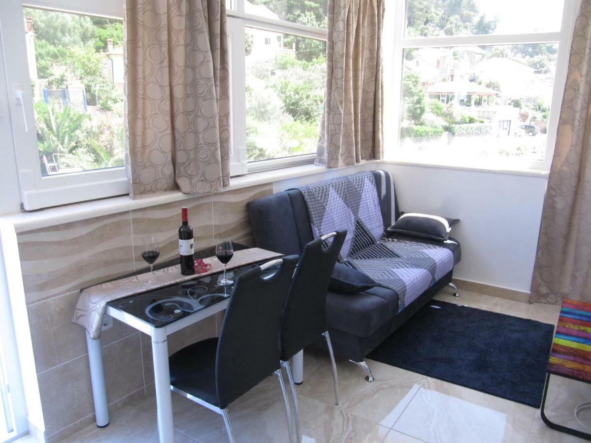 Apartmans And Rooms Dunjini Dvori Корчула Экстерьер фото