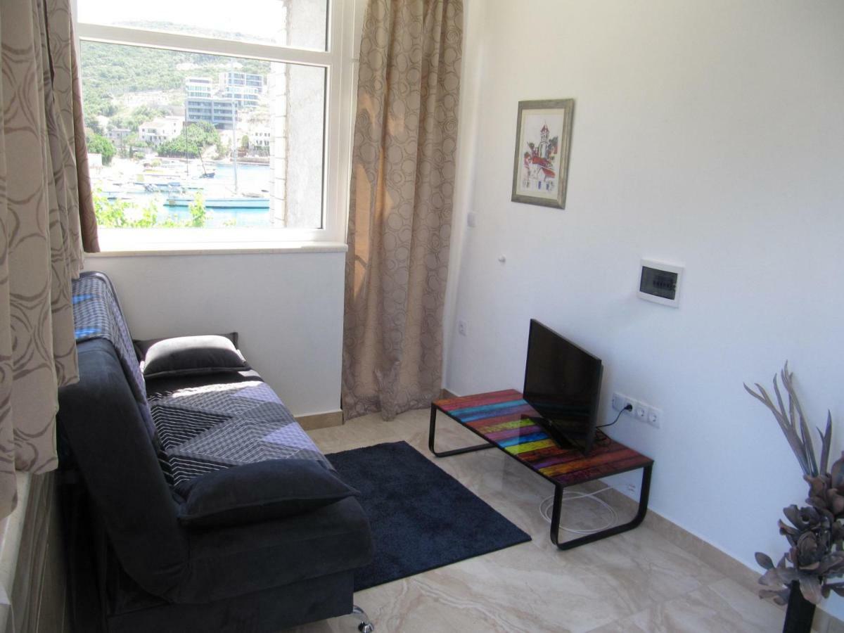 Apartmans And Rooms Dunjini Dvori Корчула Экстерьер фото