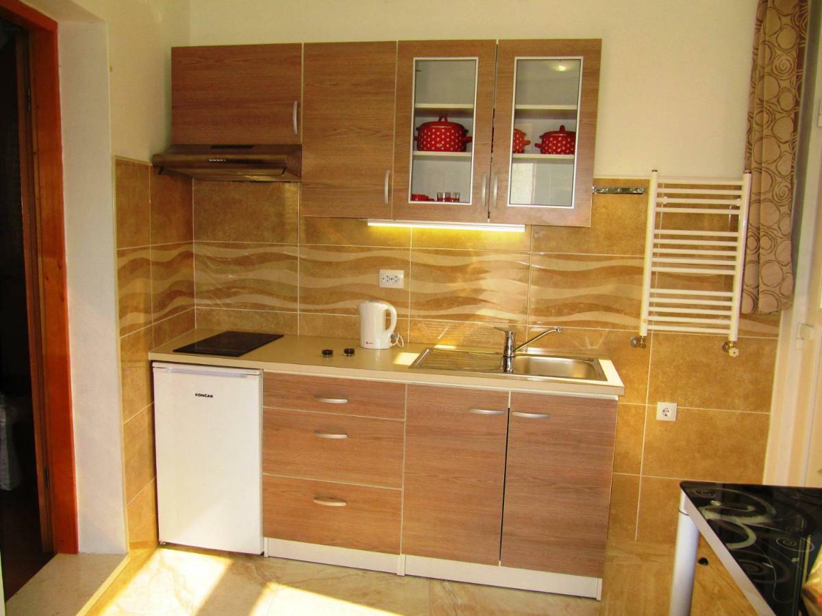 Apartmans And Rooms Dunjini Dvori Корчула Экстерьер фото