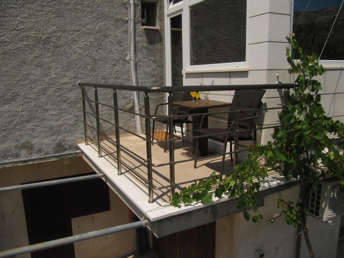 Apartmans And Rooms Dunjini Dvori Корчула Экстерьер фото