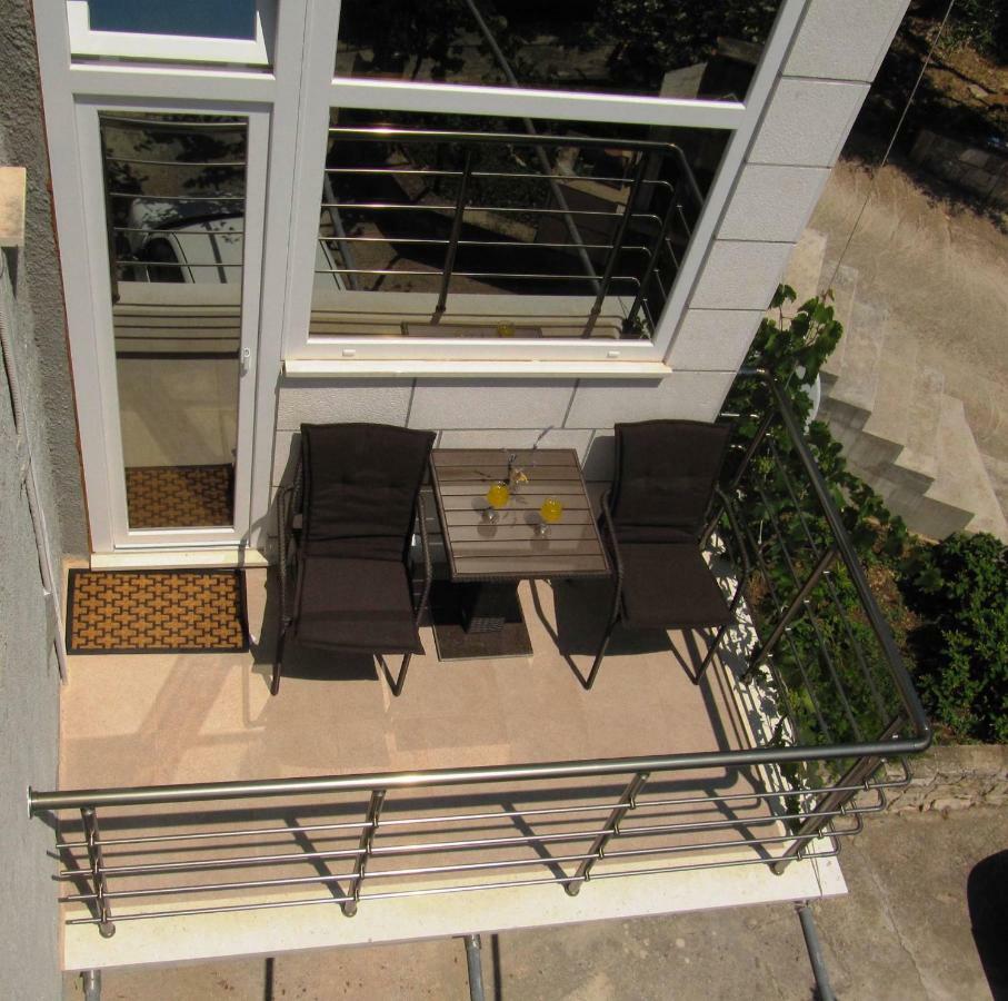 Apartmans And Rooms Dunjini Dvori Корчула Экстерьер фото