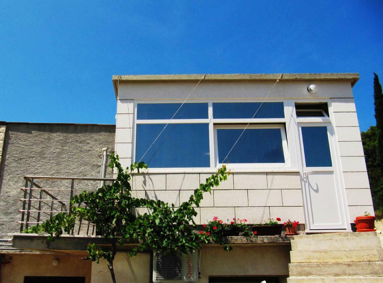 Apartmans And Rooms Dunjini Dvori Корчула Экстерьер фото