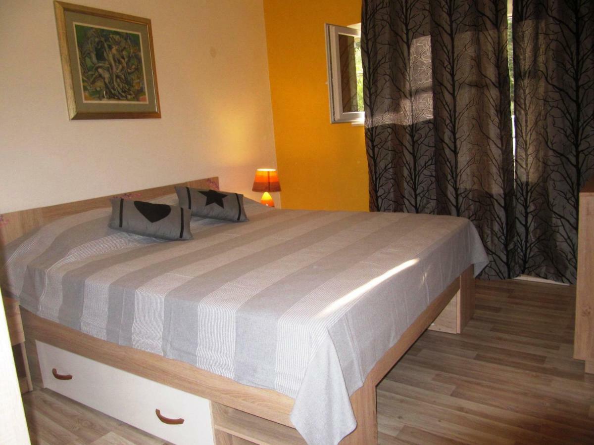 Apartmans And Rooms Dunjini Dvori Корчула Экстерьер фото