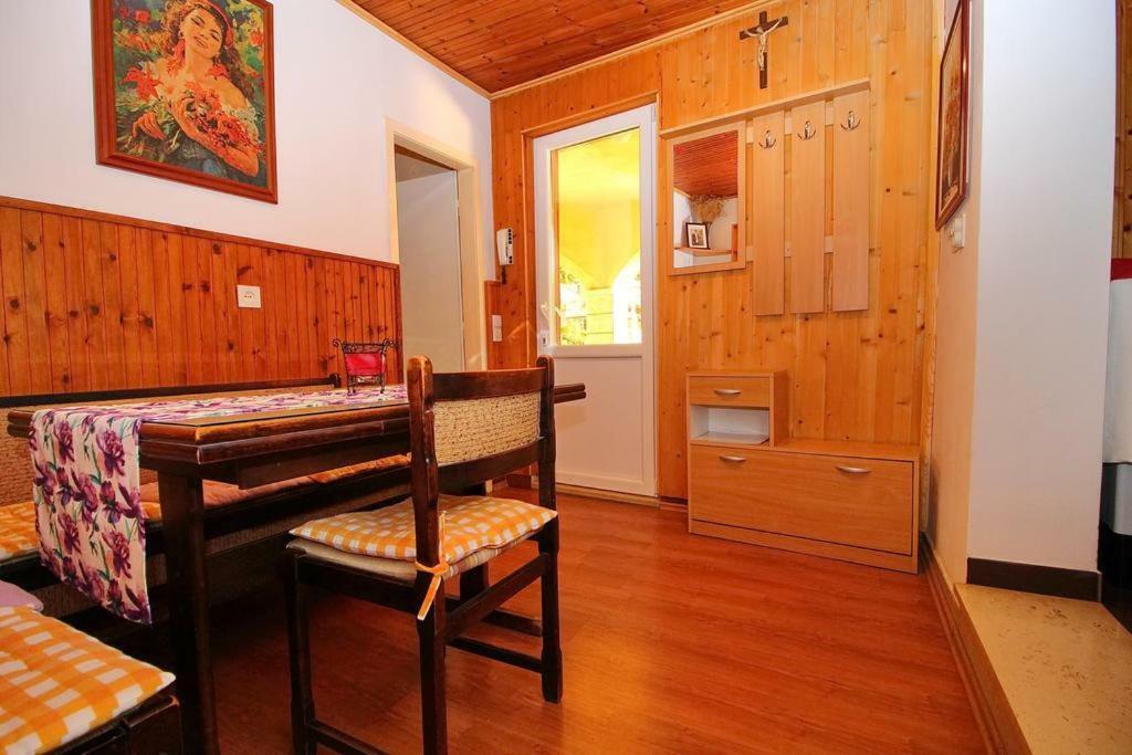 Apartmans And Rooms Dunjini Dvori Корчула Экстерьер фото