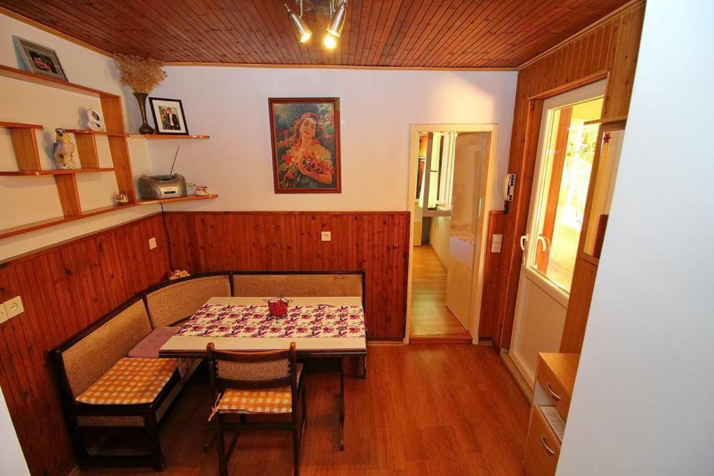 Apartmans And Rooms Dunjini Dvori Корчула Экстерьер фото