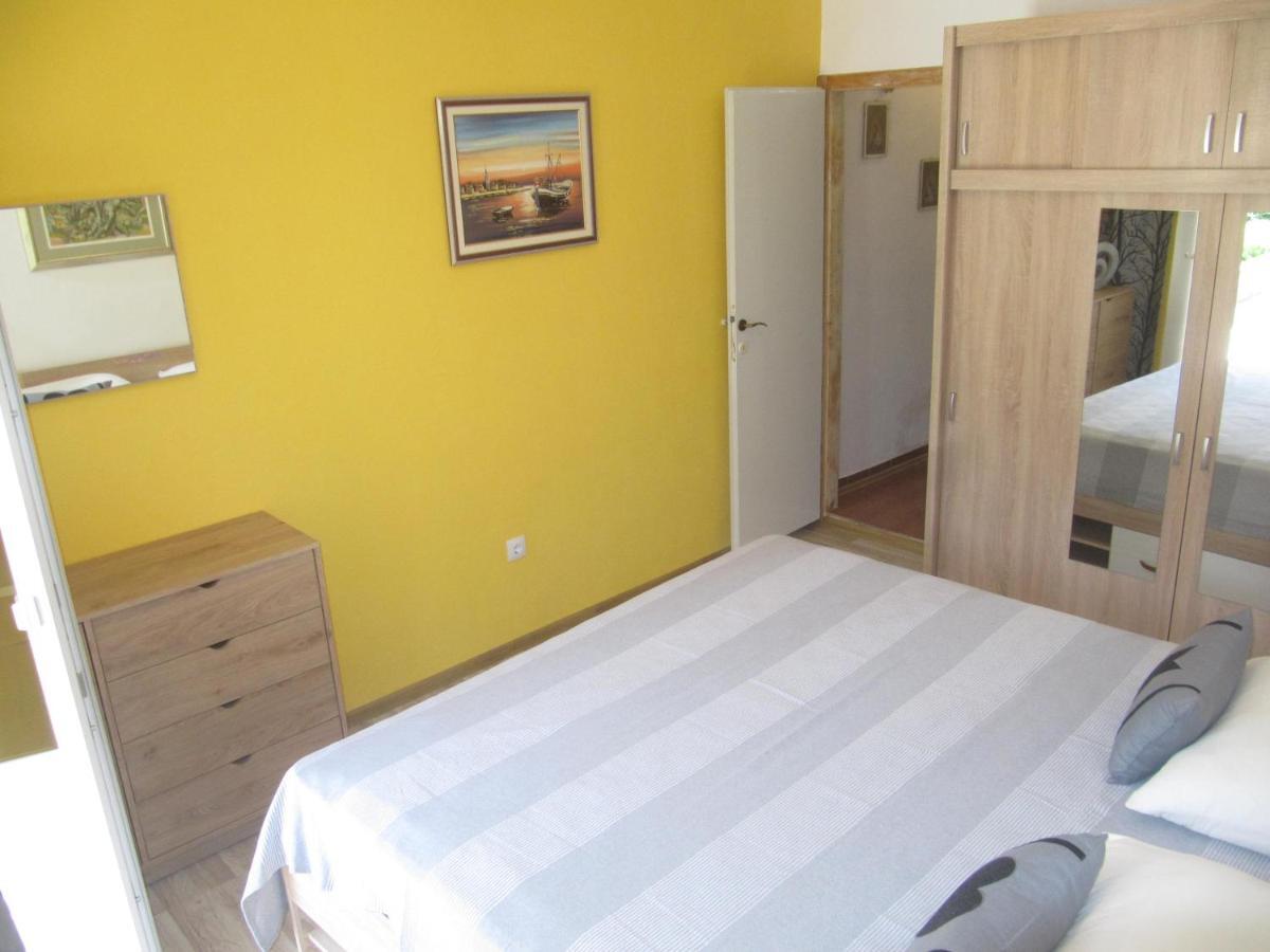 Apartmans And Rooms Dunjini Dvori Корчула Экстерьер фото